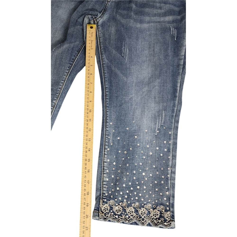Unbranded XR511 Women's Capri Jeans Blue Rhinestone Lace Trim Distressed Size 14 - Picture 6 of 7
